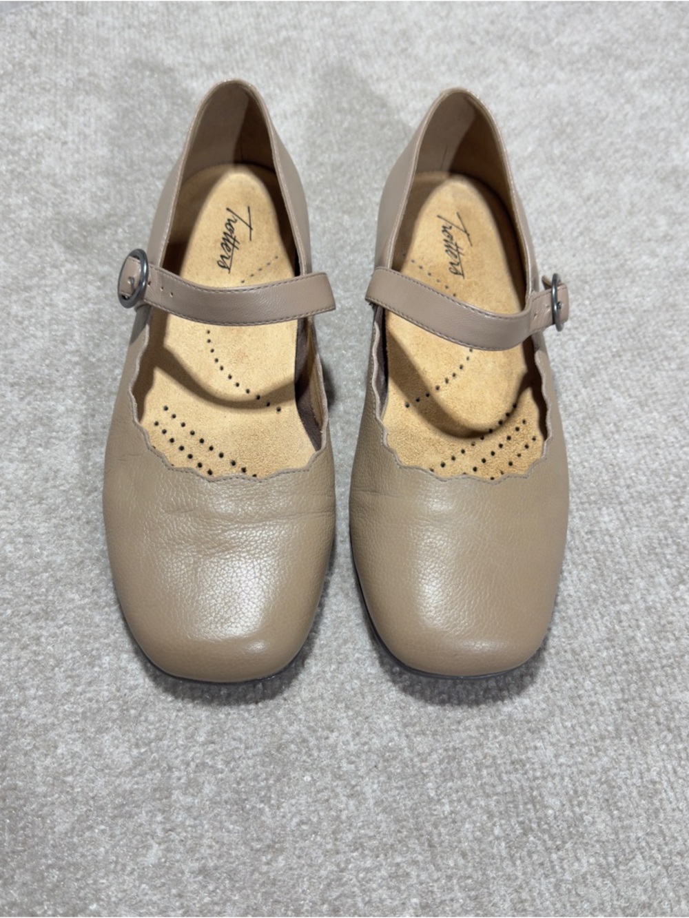 Trotters Mary Jane Ballet Flats Size 9W Leather Comfort Shoes Comfort Taupe